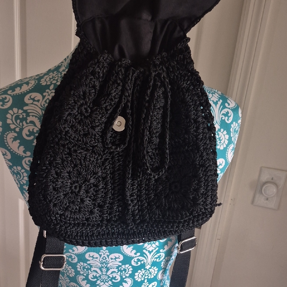 Mini Crochet Backpack - Picture 3 of 8